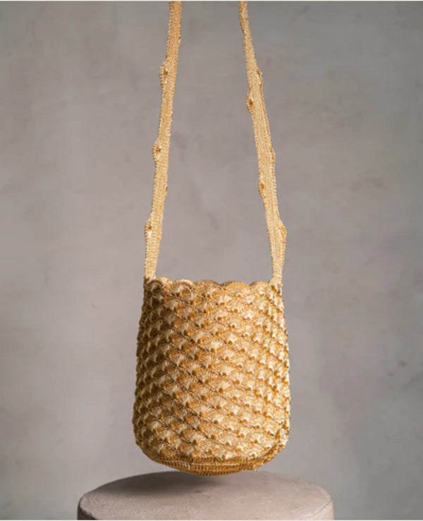 SEASHELL IN METAL THREADS
