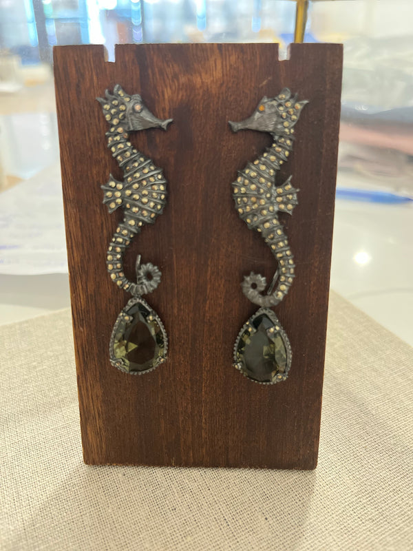 Sea horse black earring
